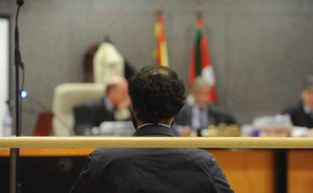 El acusado, José María M., numerario del Opus Dei, sigue el juicio.