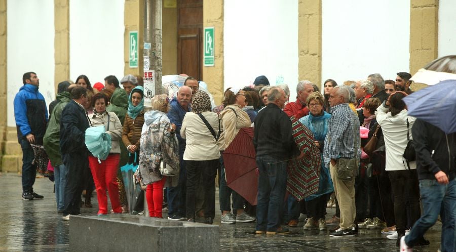 Después de un viernes y un sábado con temperaturas más que veraniegas, que animaron a acercarse a la playa, el largo fin de semana concluye con lluvia, y mucha.