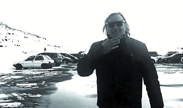 Eduardo Iglesias elige para la entrevista esta foto, tomada en invierno en el Pirineo. «Es un paraíso que me inspira», dice.