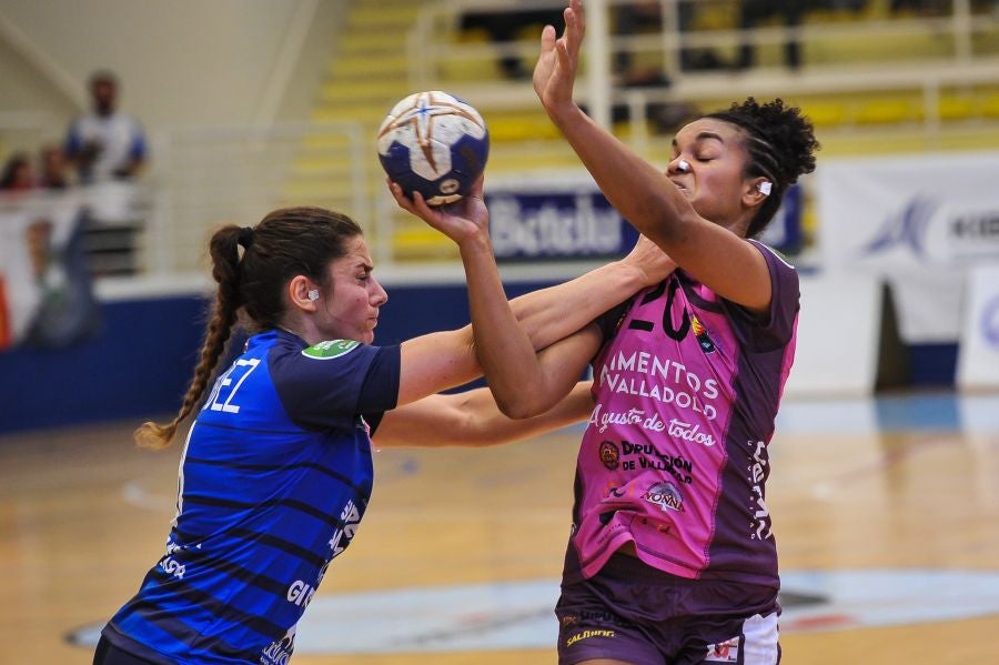 El empate del Super Amara Bera Bera (24-24) ha hecho que el Aula Alimentos de Valladolid se coloque segundo en la clasificación de la Liga Guerreras Iberdrola femenina de balonmano.