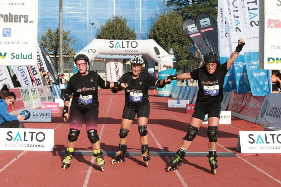 Eneko Agirrezabal (Segura, 32 años) y Maite Arraiza (Lazkao, 31 años) ganaron esta mañana la XXII edición de la Salto Systems Clásica de San Sebastián que contó con un espléndido día para la práctica deportiva. De los cerca de 3.000 inscritos partieron desde la Avenida de Madrid 2.660 participantes distribuidos entre todas las modalidades del evento.