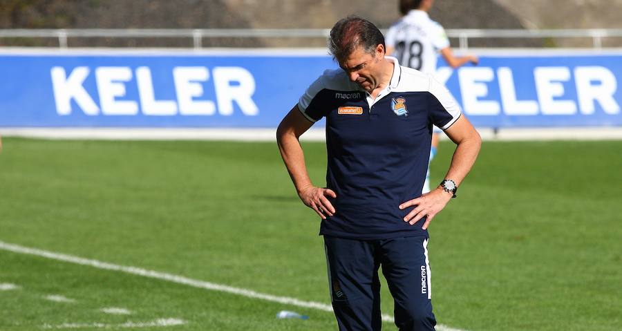 La Real Sociedad no ha podido superar al Levante UD este domingo en Zubieta. Las txuri-urdin tenían todo de su parte: un equipo muy motivado, sol y temperatura perfecta para disputar la batalla y una afición que no ha dejado de animar sus colores durante los más de 90 minutos de partido. Pero, a pesar de contar con todos los ingredientes, cuando el árbitro ha dado por finalizada la reñida disputa entre la Real y el Levante UD, el luminoso marcaba un claro 1-2 a favor de las visitantes.