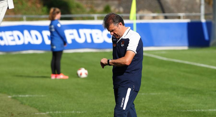 La Real Sociedad no ha podido superar al Levante UD este domingo en Zubieta. Las txuri-urdin tenían todo de su parte: un equipo muy motivado, sol y temperatura perfecta para disputar la batalla y una afición que no ha dejado de animar sus colores durante los más de 90 minutos de partido. Pero, a pesar de contar con todos los ingredientes, cuando el árbitro ha dado por finalizada la reñida disputa entre la Real y el Levante UD, el luminoso marcaba un claro 1-2 a favor de las visitantes.