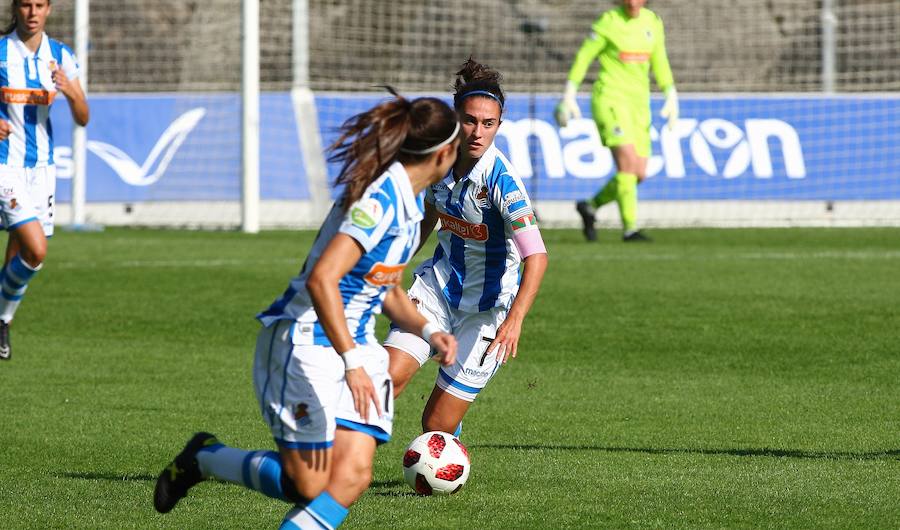 La Real Sociedad no ha podido superar al Levante UD este domingo en Zubieta. Las txuri-urdin tenían todo de su parte: un equipo muy motivado, sol y temperatura perfecta para disputar la batalla y una afición que no ha dejado de animar sus colores durante los más de 90 minutos de partido. Pero, a pesar de contar con todos los ingredientes, cuando el árbitro ha dado por finalizada la reñida disputa entre la Real y el Levante UD, el luminoso marcaba un claro 1-2 a favor de las visitantes.