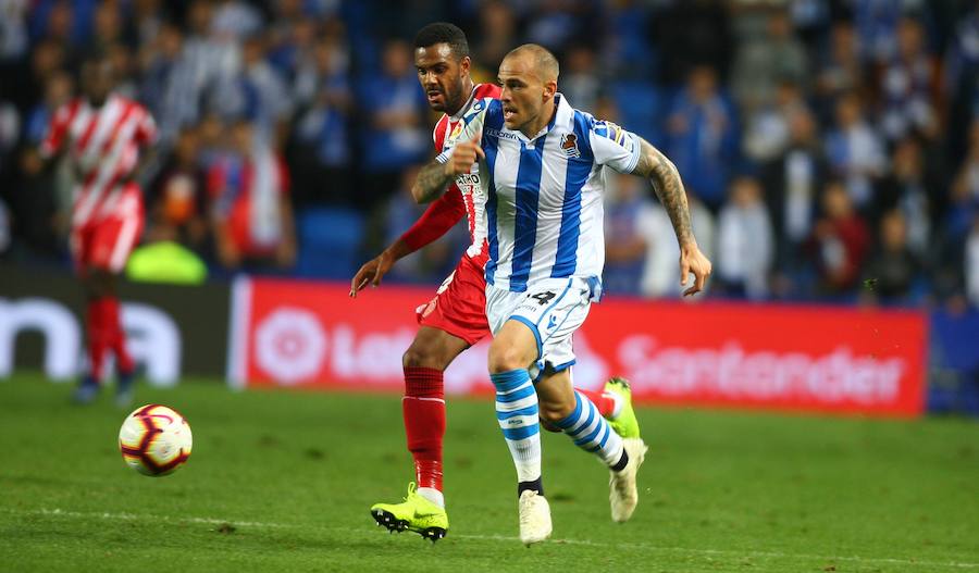 La Real Sociedad y el Girona han empatado (0-0) en el partido disputado el lunes por la noche en el estadio de Anoeta.. 