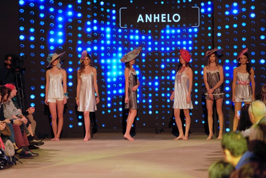 Otro año más, San Telmo se vuelve a vestir de gala para acoger una intensa jornada de desfiles en la que los diseñadores de prestigiosas marcas pueden mostrar sus nuevas creaciones. 