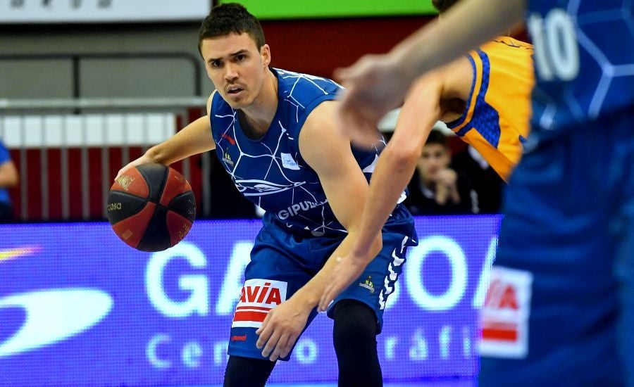 El GBC logra su primera victoria tras vencer con claridad esta tarde en Illunbe al Gran Canaria (74-63). 