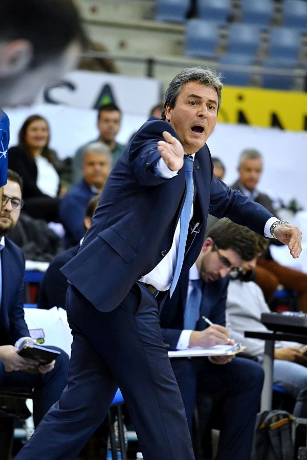 El GBC logra su primera victoria tras vencer con claridad esta tarde en Illunbe al Gran Canaria (74-63). 