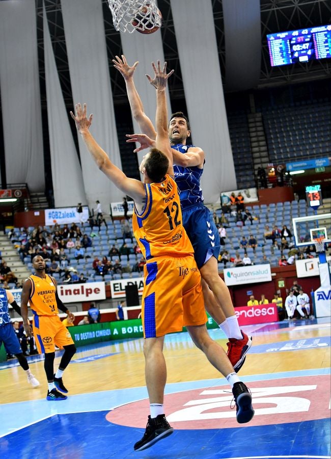 El GBC logra su primera victoria tras vencer con claridad esta tarde en Illunbe al Gran Canaria (74-63). 