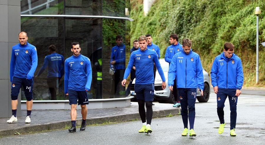 La Real Sociedad no descansa y ha vuelto a entrenarse en Zubieta tras perder ayer frente al Atlético de Madrid en el Wanda Metropolitano. 