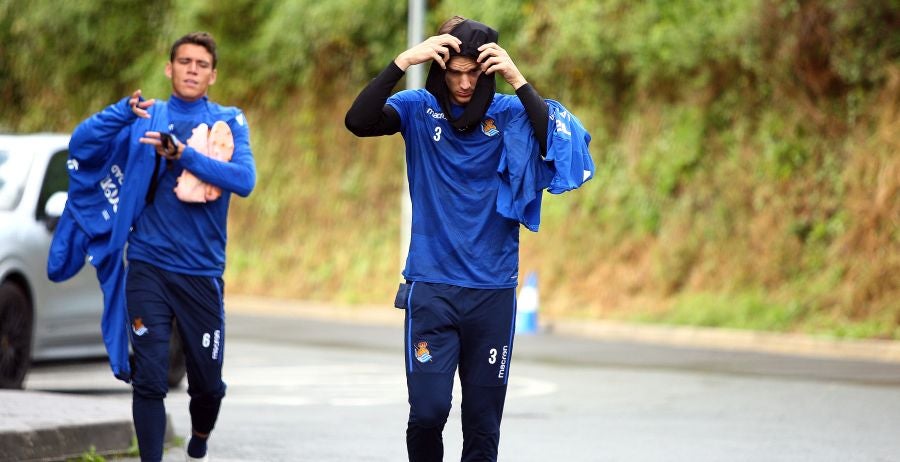 La Real Sociedad no descansa y ha vuelto a entrenarse en Zubieta tras perder ayer frente al Atlético de Madrid en el Wanda Metropolitano. 