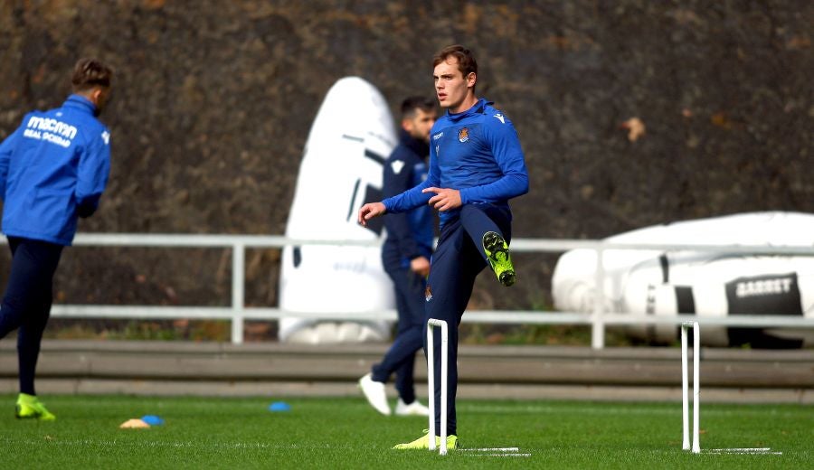 La Real Sociedad no descansa y ha vuelto a entrenarse en Zubieta tras perder ayer frente al Atlético de Madrid en el Wanda Metropolitano. 