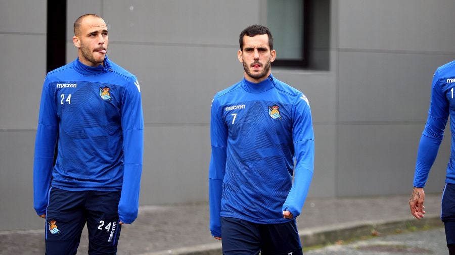 La Real Sociedad no descansa y ha vuelto a entrenarse en Zubieta tras perder ayer frente al Atlético de Madrid en el Wanda Metropolitano. 