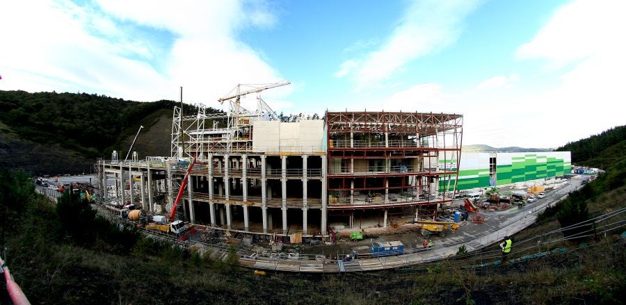 Los miembros de la Comisión de Medioambiente y de Gobernanza de las Juntas Generales han visitado junto con el Diputado de Medioambiente, José Ignacio Asensio el complejo medioambiental de Gipuzkoa. 