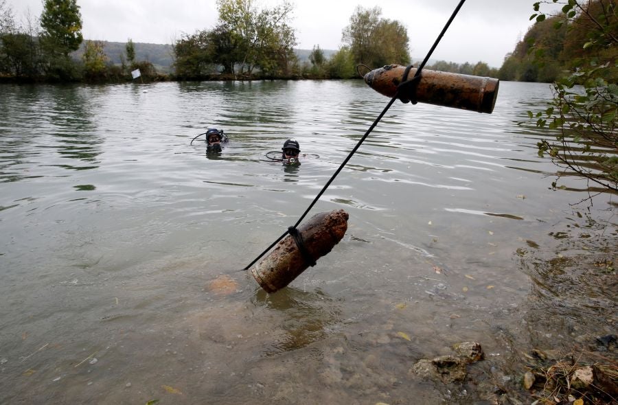 Cada año la unidad de eliminación de bombas de Metz extrae varias toneladas de proyectiles, metralla o granadas sin explotar de los campos y ríos circundantes a la localidad francesa de Verdún, donde tuvo lugar la mayor y más larga batalla de la Primera Guerra Mundial librada del 21 de febrero al 18 de diciembre de 1916