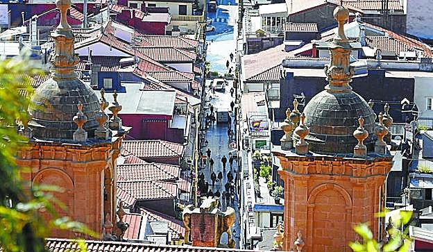 La calle Mayor de la Parte Vieja, desde Urgull. 