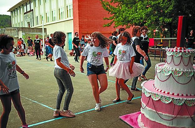 Un momento de la romería celebrada el pasado mes de septiembre en Intxaurrondo Ikastola para celebrar su 50 cumpleaños.