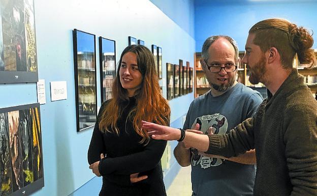 Patri de Blas, Jorge Madejón y Álvaro Corcín, en la muestra.