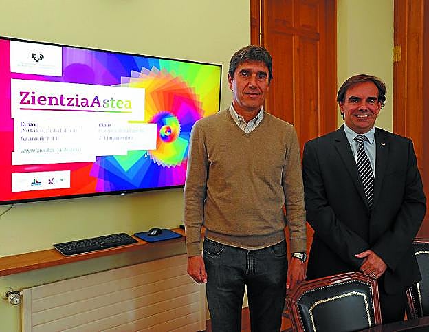 El concejal Albistegui, y el director de Innovación de la UPV, Artola, presentan las jornadas.
