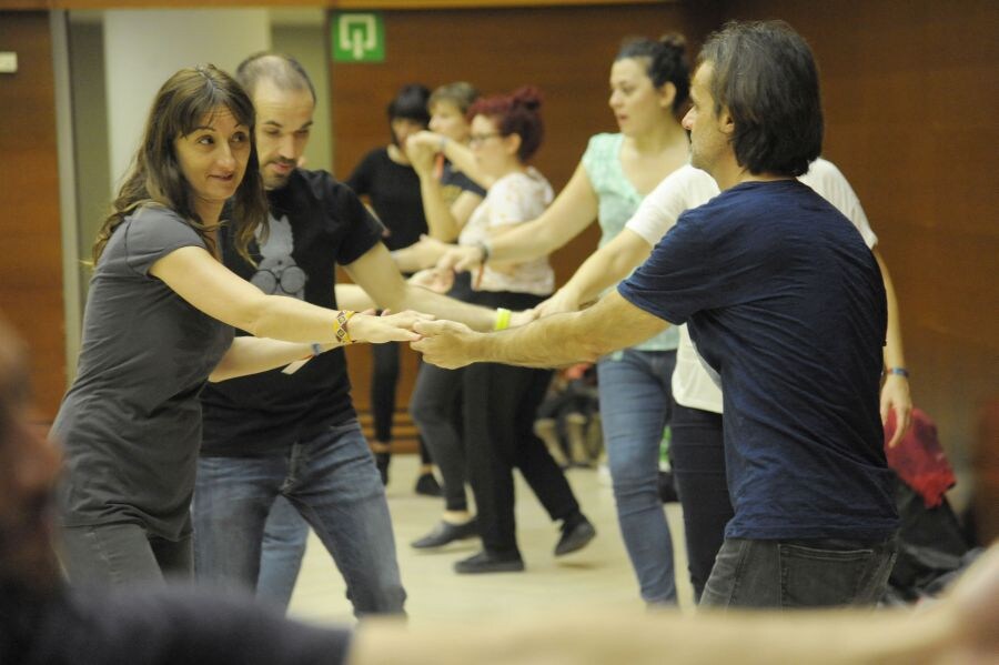 Las sesiones de baile y fiestas en distintos lugares de la ciudad celebran la tercera edición del Donosti Belle Swing Festival. 