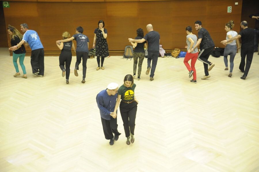 Las sesiones de baile y fiestas en distintos lugares de la ciudad celebran la tercera edición del Donosti Belle Swing Festival. 