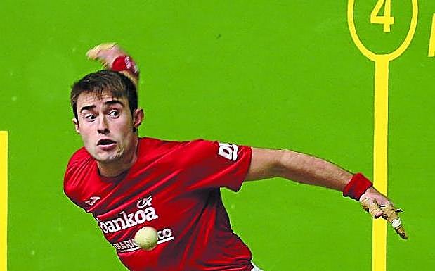 Salaberria entra en sustitución de un lesionado. 