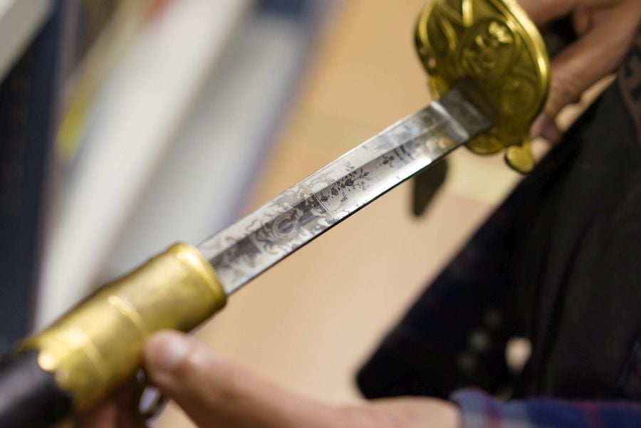 Un almacén oculto en un barrio de Donostia atesora miles de joyas que no tienen cabida en el Aquarium 