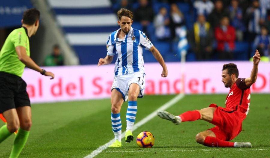 La Real Sociedad recibe al Sevilla con la imperiosa necesidad de lograr su primer triunfo en Anoeta. Sin emabrgo, tras un juego muy disputado, el equipo txuri-urdin no ha podido llevarse más que un punto. 
