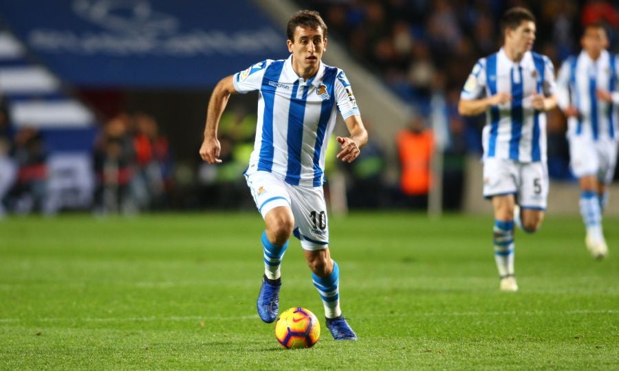 La Real Sociedad recibe al Sevilla con la imperiosa necesidad de lograr su primer triunfo en Anoeta. Sin emabrgo, tras un juego muy disputado, el equipo txuri-urdin no ha podido llevarse más que un punto. 