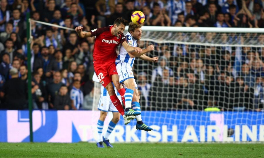 La Real Sociedad recibe al Sevilla con la imperiosa necesidad de lograr su primer triunfo en Anoeta. Sin emabrgo, tras un juego muy disputado, el equipo txuri-urdin no ha podido llevarse más que un punto. 