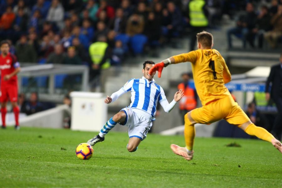 La Real Sociedad recibe al Sevilla con la imperiosa necesidad de lograr su primer triunfo en Anoeta. Sin emabrgo, tras un juego muy disputado, el equipo txuri-urdin no ha podido llevarse más que un punto. 