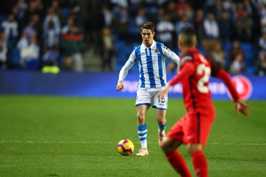 La Real Sociedad recibe al Sevilla con la imperiosa necesidad de lograr su primer triunfo en Anoeta. Sin emabrgo, tras un juego muy disputado, el equipo txuri-urdin no ha podido llevarse más que un punto. 