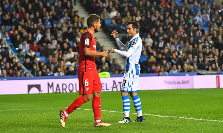 La Real Sociedad recibe al Sevilla con la imperiosa necesidad de lograr su primer triunfo en Anoeta. Sin emabrgo, tras un juego muy disputado, el equipo txuri-urdin no ha podido llevarse más que un punto. 