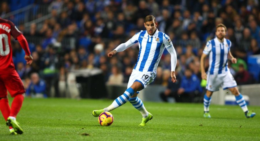 La Real Sociedad recibe al Sevilla con la imperiosa necesidad de lograr su primer triunfo en Anoeta. Sin emabrgo, tras un juego muy disputado, el equipo txuri-urdin no ha podido llevarse más que un punto. 