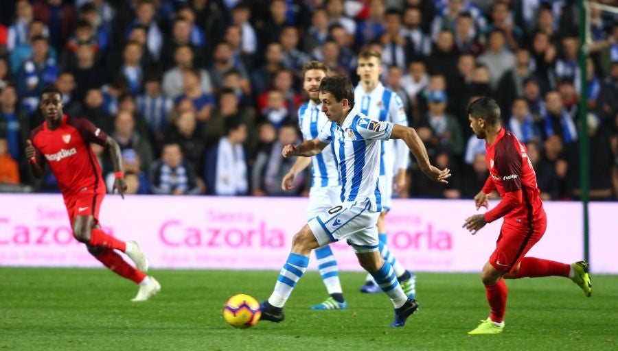 La Real Sociedad recibe al Sevilla con la imperiosa necesidad de lograr su primer triunfo en Anoeta. Sin emabrgo, tras un juego muy disputado, el equipo txuri-urdin no ha podido llevarse más que un punto. 
