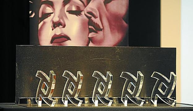 Cine. Los trofeos Javier Aguirresarobe aguardan para acabar en las manos de los premiados que se conocerán el sábado.