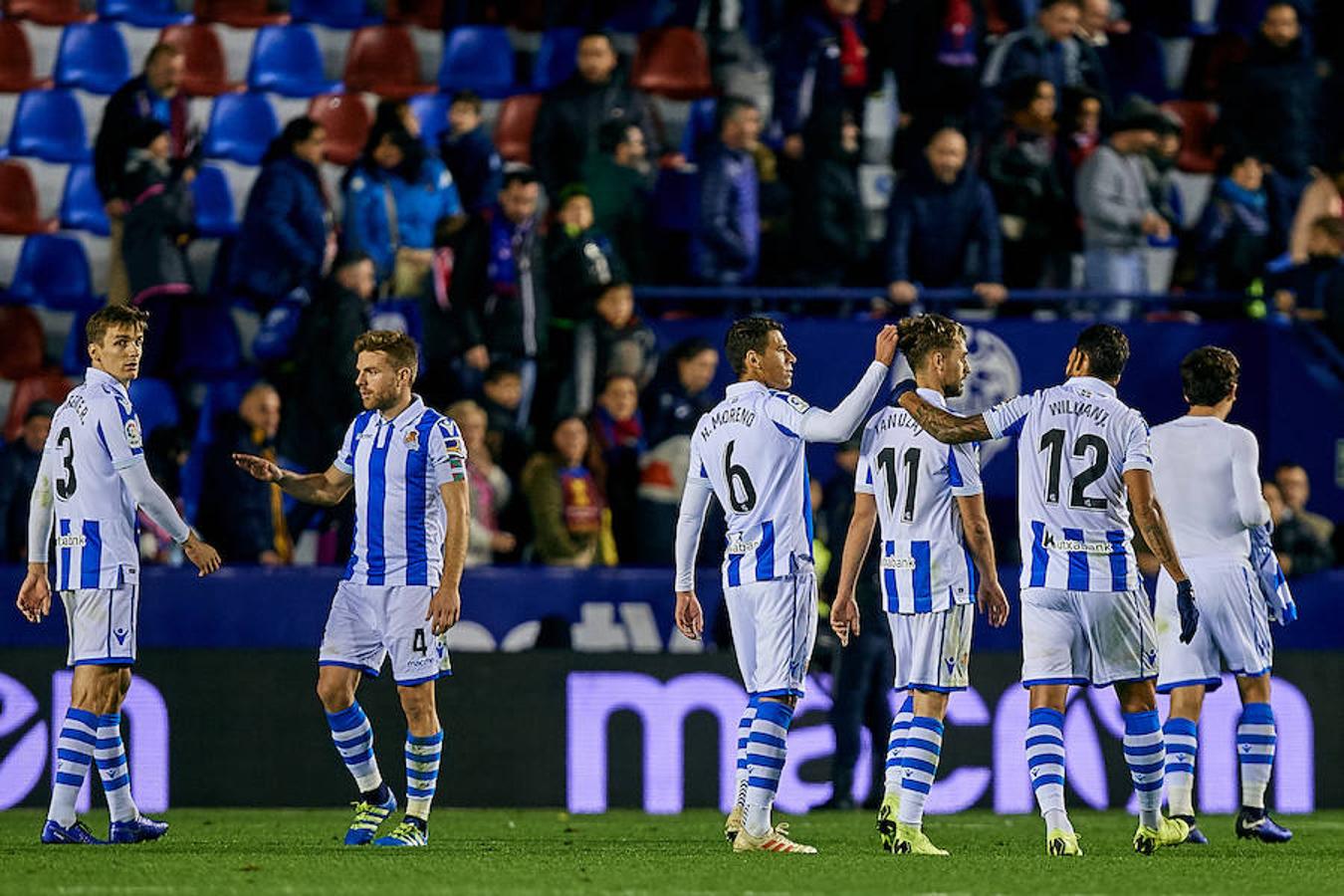 El equipo txuri-urdin juega en el campo del conjunto valencianista