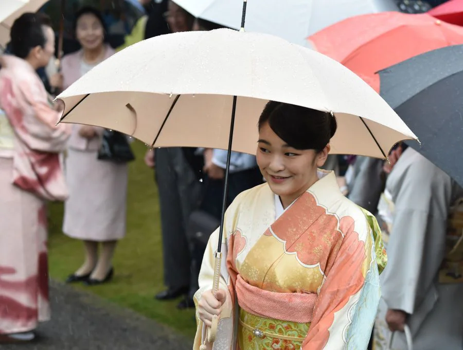 El emperador Akihito de Japón ha sido el anfitrión de su última recepción en el jardín imperal del Palacio Akasaka. El emperador ya ha anunciado su intención de abdicar el año que viene. 