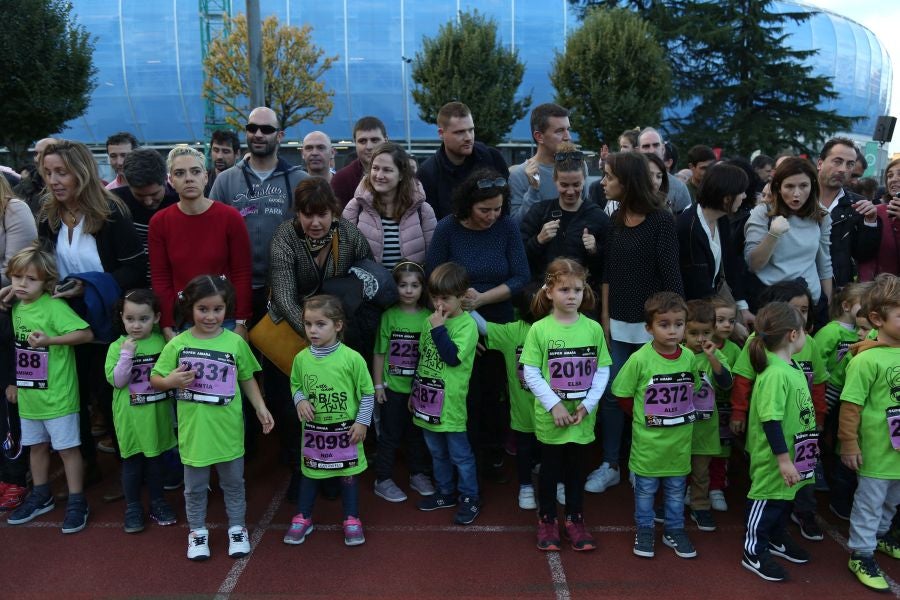 Los más pequeños han sido los protagonistas de este sábado al inaugurar la Behobia Txiki, y batir record de asistencia. 