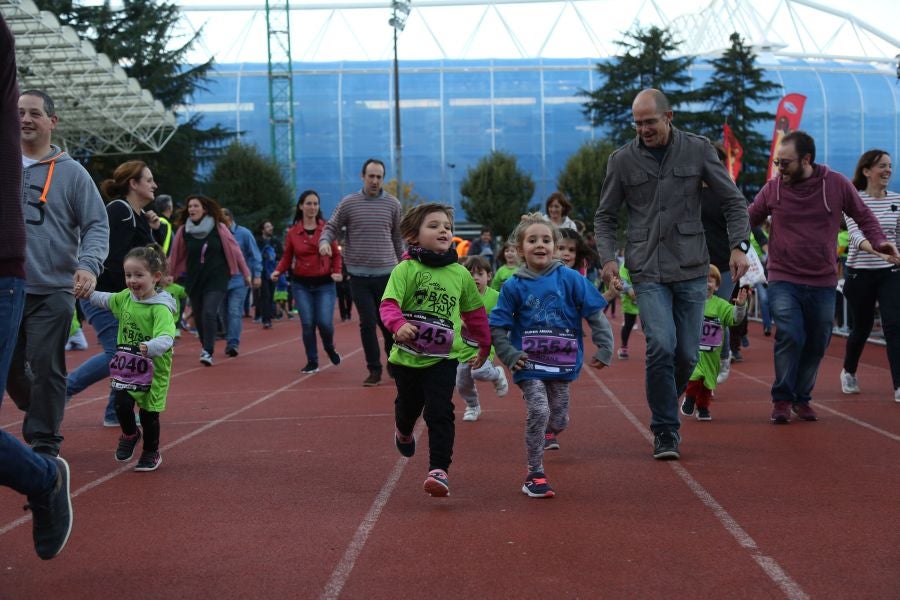 Los más pequeños han sido los protagonistas de este sábado al inaugurar la Behobia Txiki, y batir record de asistencia. 