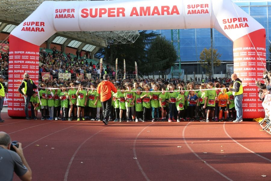 Los más pequeños han sido los protagonistas de este sábado al inaugurar la Behobia Txiki, y batir record de asistencia. 