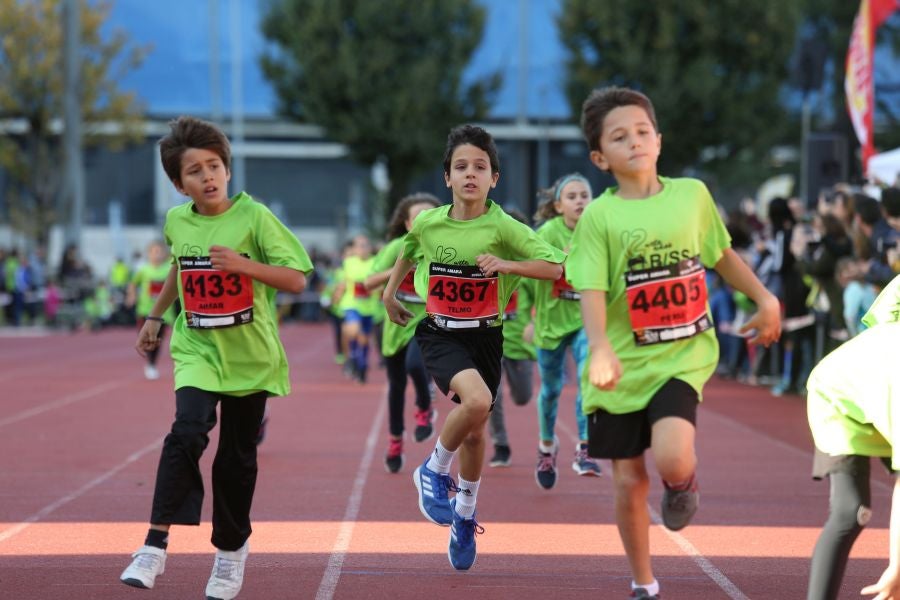 Los más pequeños han sido los protagonistas de este sábado al inaugurar la Behobia Txiki, y batir record de asistencia. 