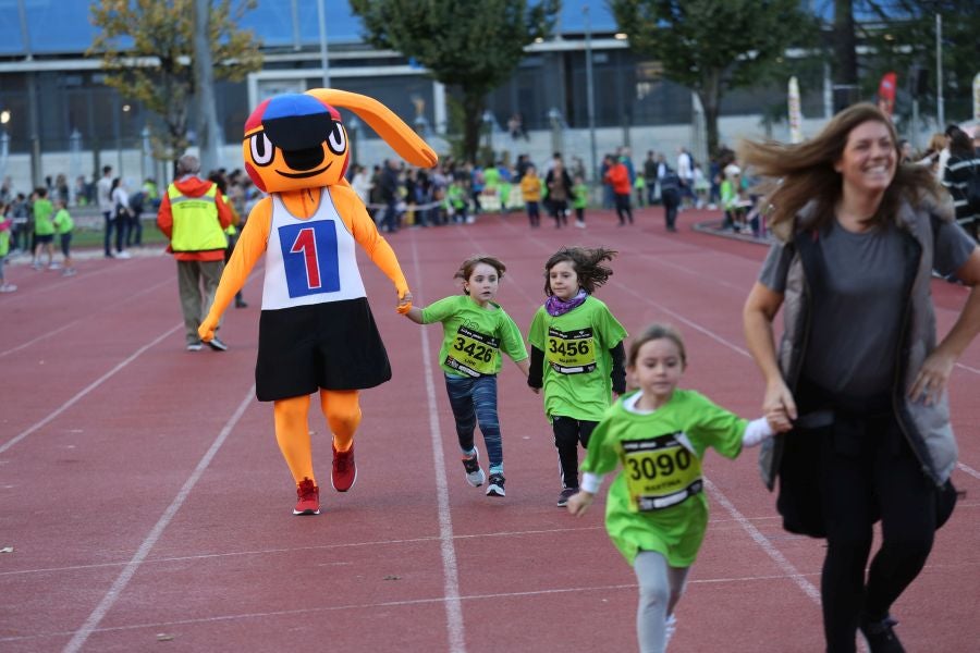 Los más pequeños han sido los protagonistas de este sábado al inaugurar la Behobia Txiki, y batir record de asistencia. 