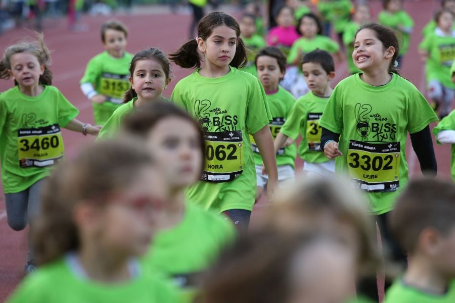 Los más pequeños han sido los protagonistas de este sábado al inaugurar la Behobia Txiki, y batir record de asistencia. 