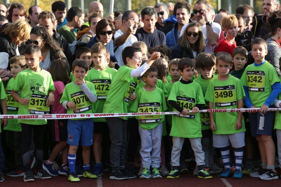 Los más pequeños han sido los protagonistas de este sábado al inaugurar la Behobia Txiki, y batir record de asistencia. 