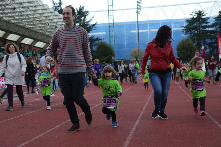 Los más pequeños han sido los protagonistas de este sábado al inaugurar la Behobia Txiki, y batir record de asistencia. 