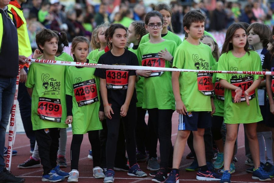 Los más pequeños han sido los protagonistas de este sábado al inaugurar la Behobia Txiki, y batir record de asistencia. 