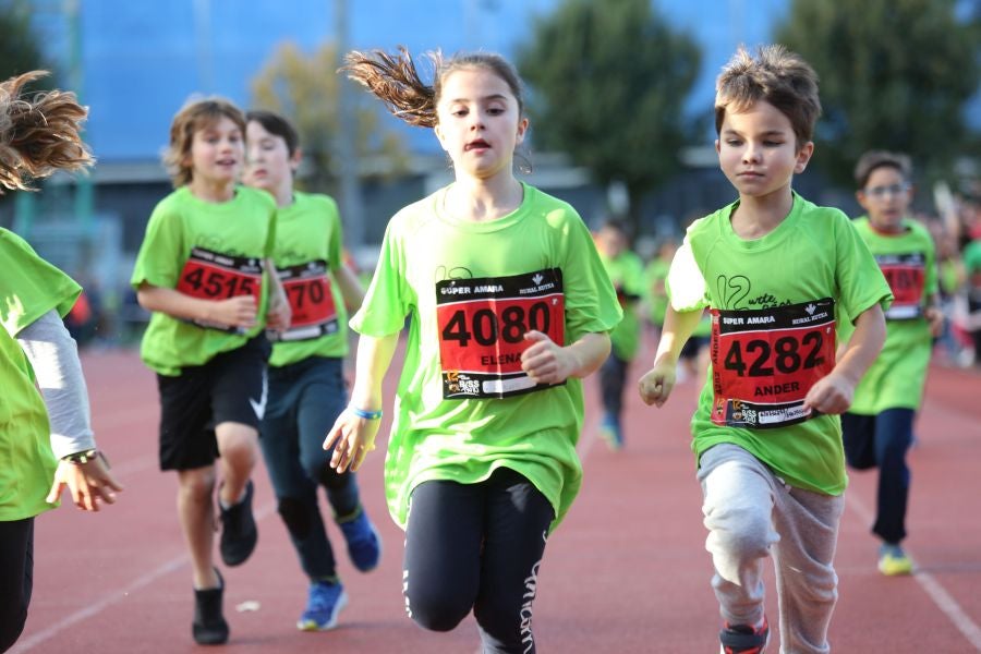 Los más pequeños han sido los protagonistas de este sábado al inaugurar la Behobia Txiki, y batir record de asistencia. 