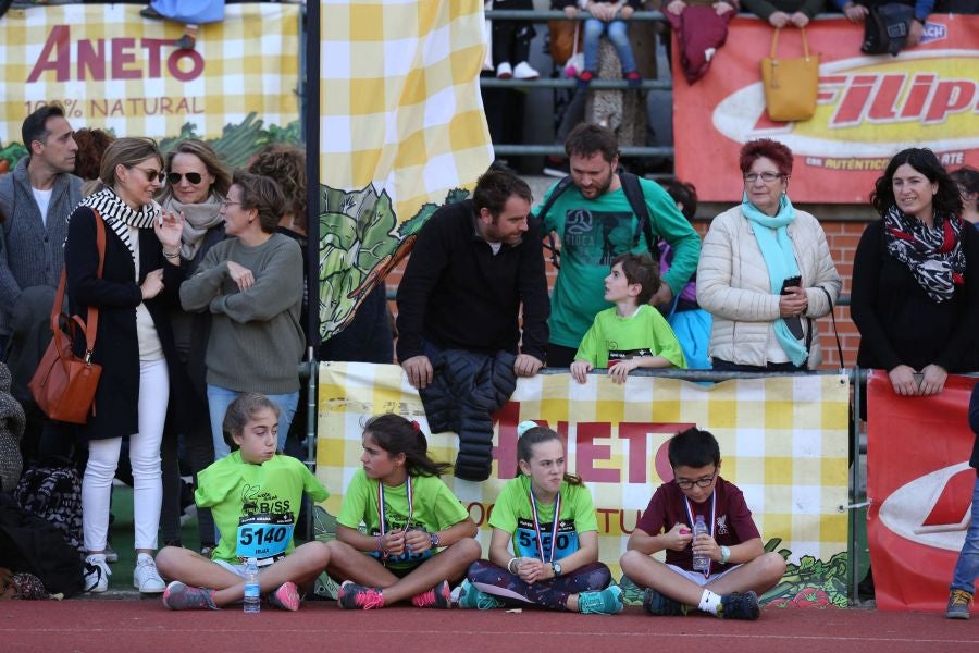 Los más pequeños han sido los protagonistas de este sábado al inaugurar la Behobia Txiki, y batir record de asistencia. 