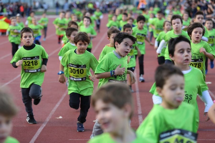 Los más pequeños han sido los protagonistas de este sábado al inaugurar la Behobia Txiki, y batir record de asistencia. 